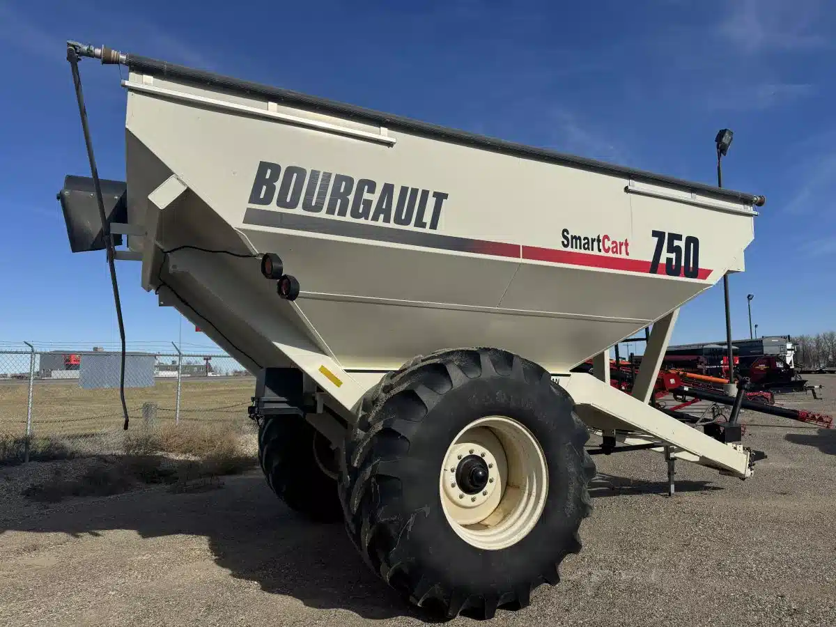 Gallery image 1 for New 2006 Bourgault 750 Grain Cart