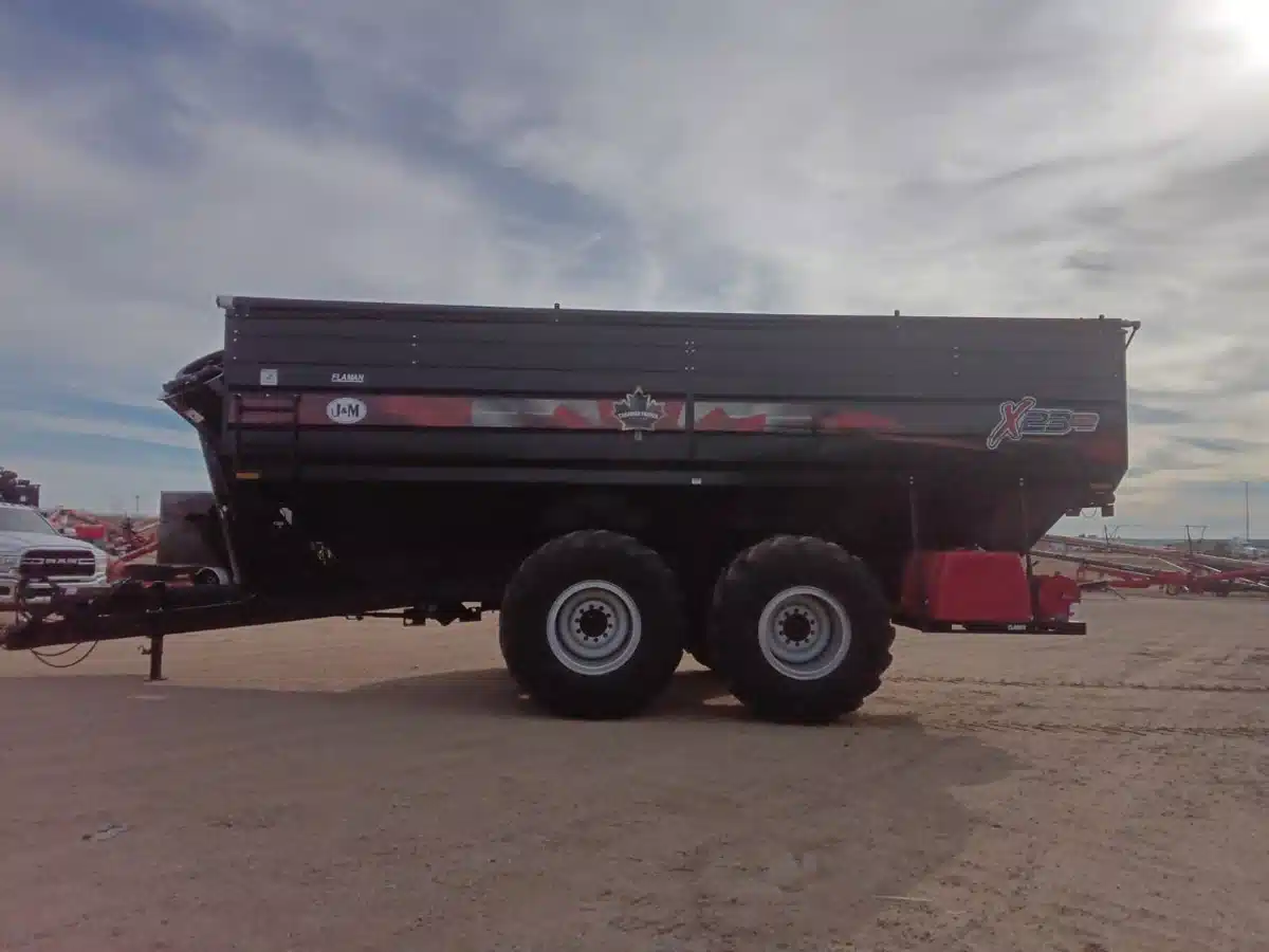 Gallery image 1 for New 2025 J&M 2332-22D Grain Cart