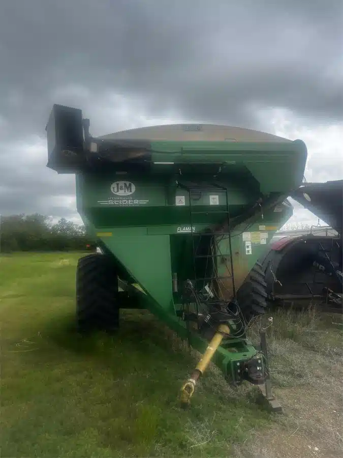 Gallery image 1 for 2010 J&M 750 Grain Cart