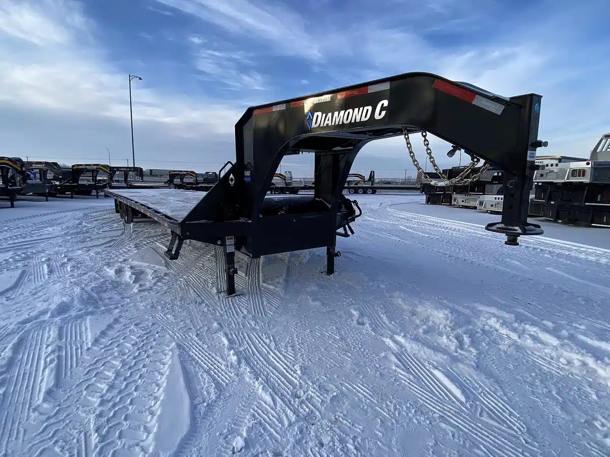 New 2026 Diamond C FMAX212 Trailer