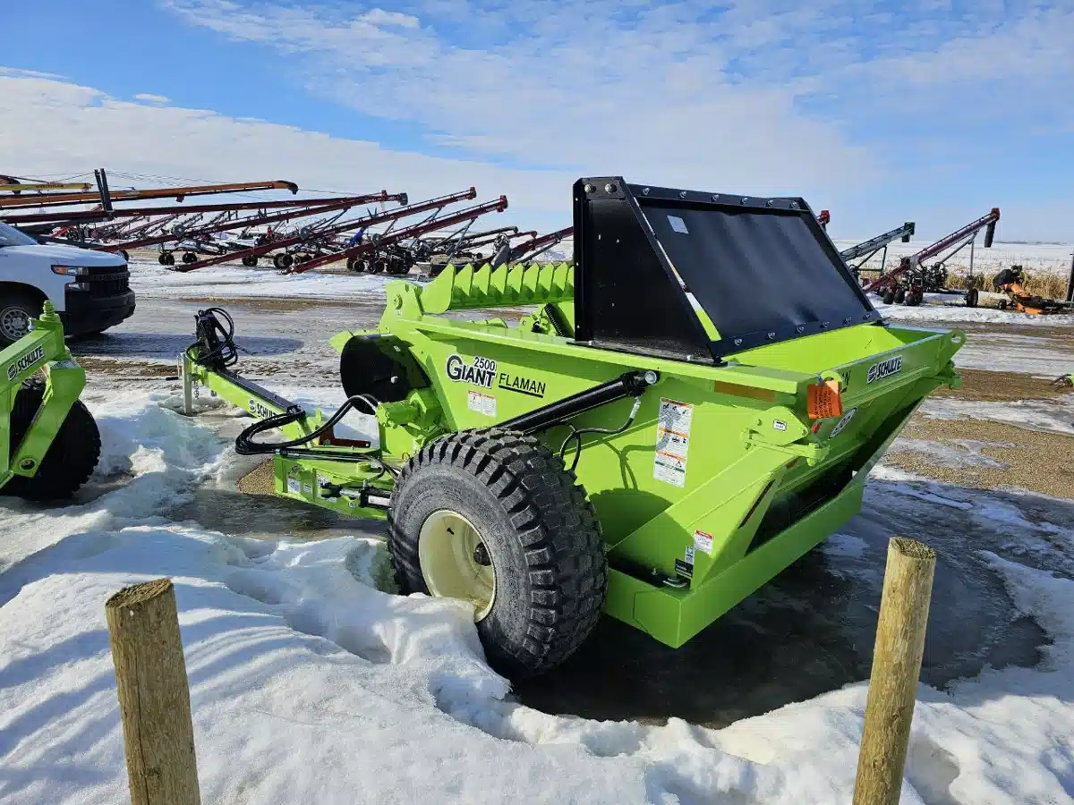 Photo de la Galerie 2 pour 2026 Schulte GIANT 2500 ramasseuse de pierres