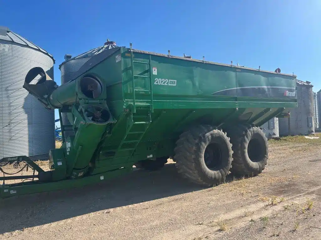 Gallery image 1 for 2017 Brandt 2022DXR Grain Cart