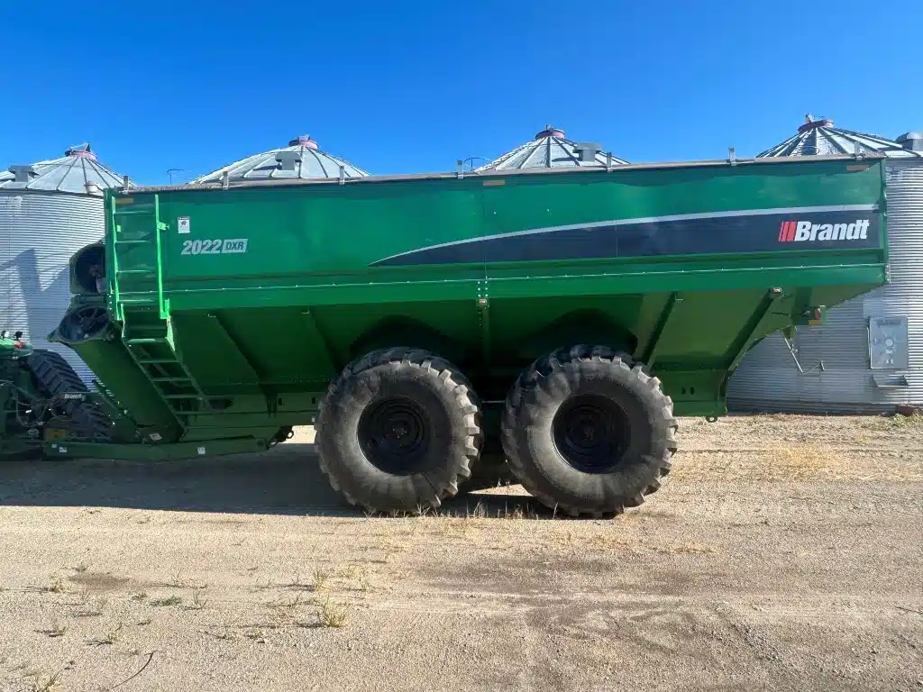 Gallery image 2 for 2017 Brandt 2022DXR Grain Cart