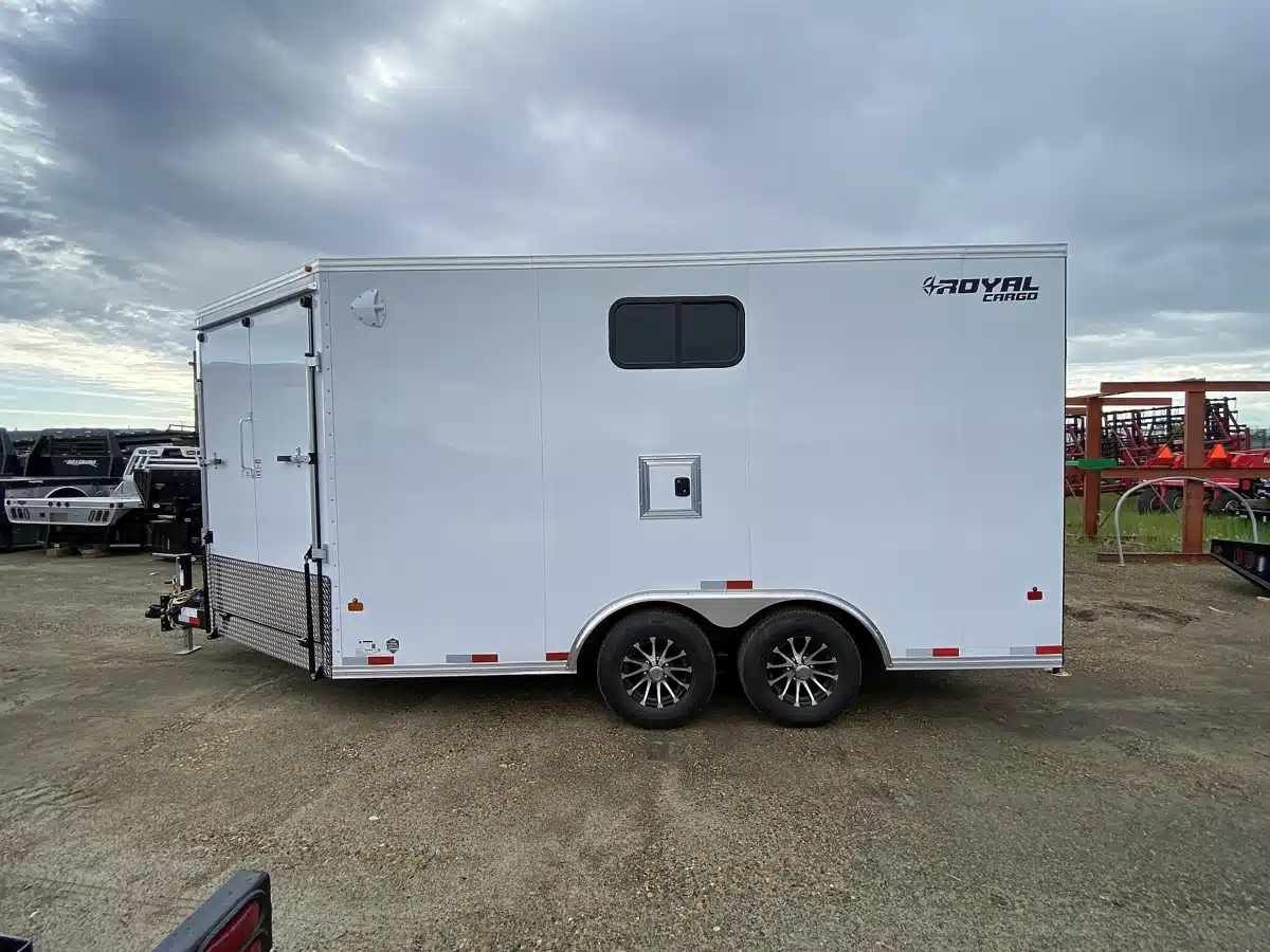 Photo de la Galerie 2 pour 2027 Royal Cargo LARSMT52-818V-86 LB Remorque fermée