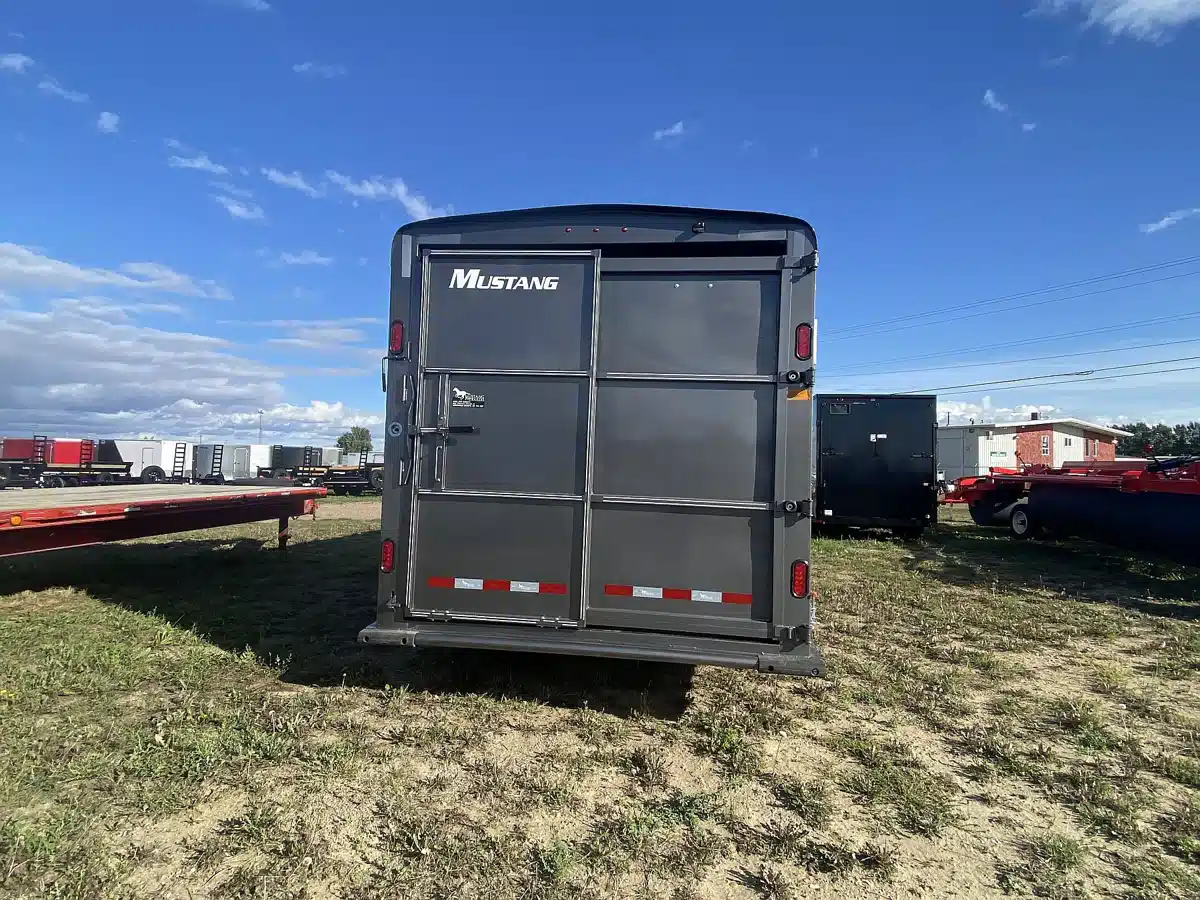 Photo de la Galerie 2 pour 2027 Mustang Mfg. GL-370X24 Trailer