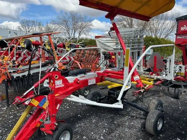 Gallery image 2 for New 2023 Pottinger TOP 422 A Rake