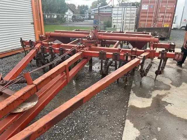 Gallery image 2 for Wil-Rich 4211 Chisel Plow