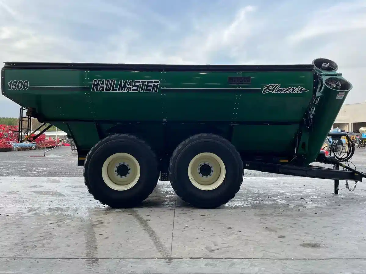 Gallery image 2 for Used 2023 Elmers Mfg HAULMASTER 1300 Grain Cart