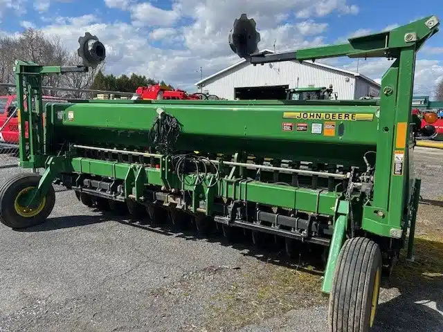 Gallery image 2 for Used John Deere 1520 Drill