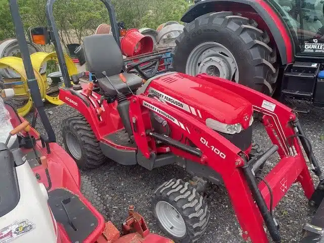 Gallery image 1 for Used Massey Ferguson MFGC2400HL Tractor
