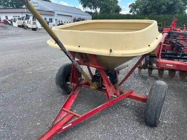 Gallery image 2 for Used Vicon 105 Spreader - Fertilizer