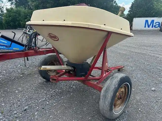 Gallery image 1 for Used Vicon 105 Spreader - Fertilizer