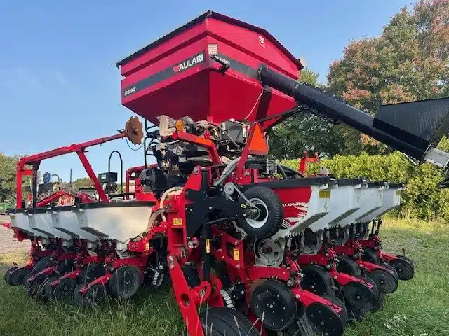 Used Massey Ferguson 9812 Planter