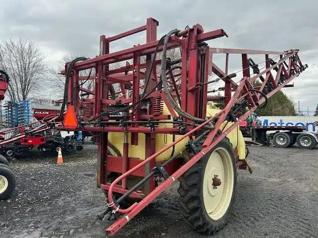 Used Hardi NAVIGATOR 1000 Sprayer - Pull Type