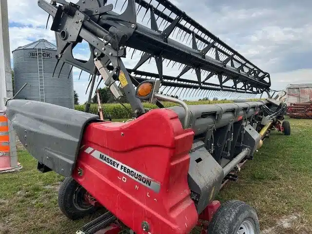 Gallery image 2 for Massey Ferguson 9250 Header - Draper