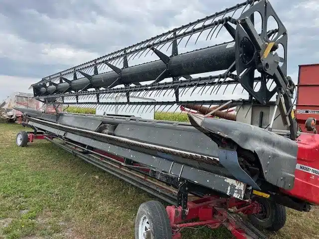 Gallery image 1 for Massey Ferguson 9250 Header - Draper