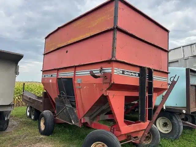 Used Unverferth 325 Gravity Box