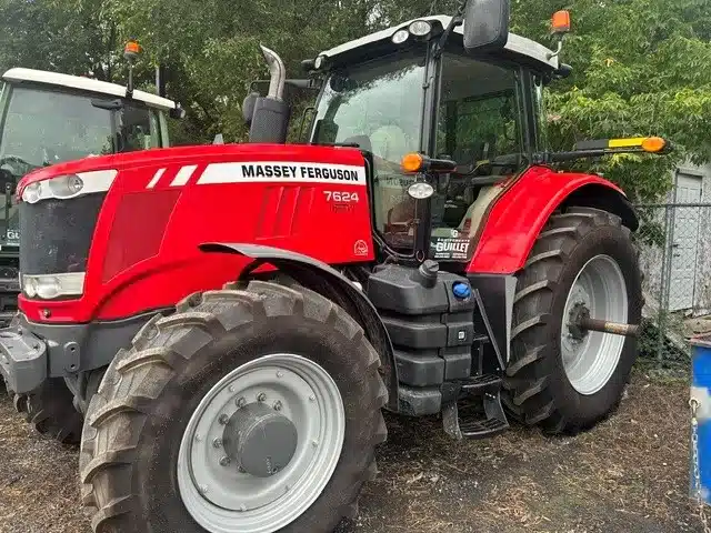Photo de la Galerie 1 pour Massey Ferguson 7624 Tracteur