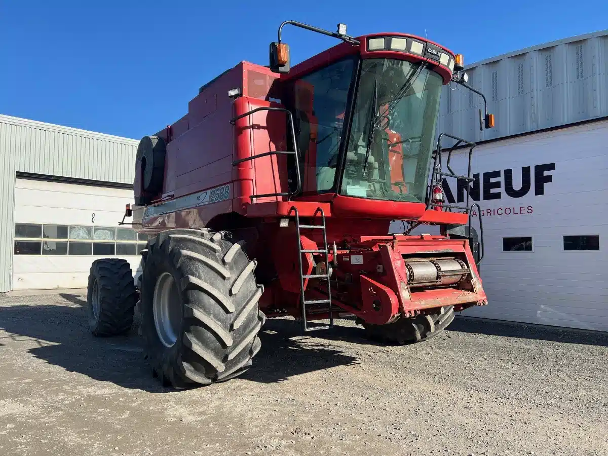 Gallery image 1 for Used 2006 Case IH 2588 Combine