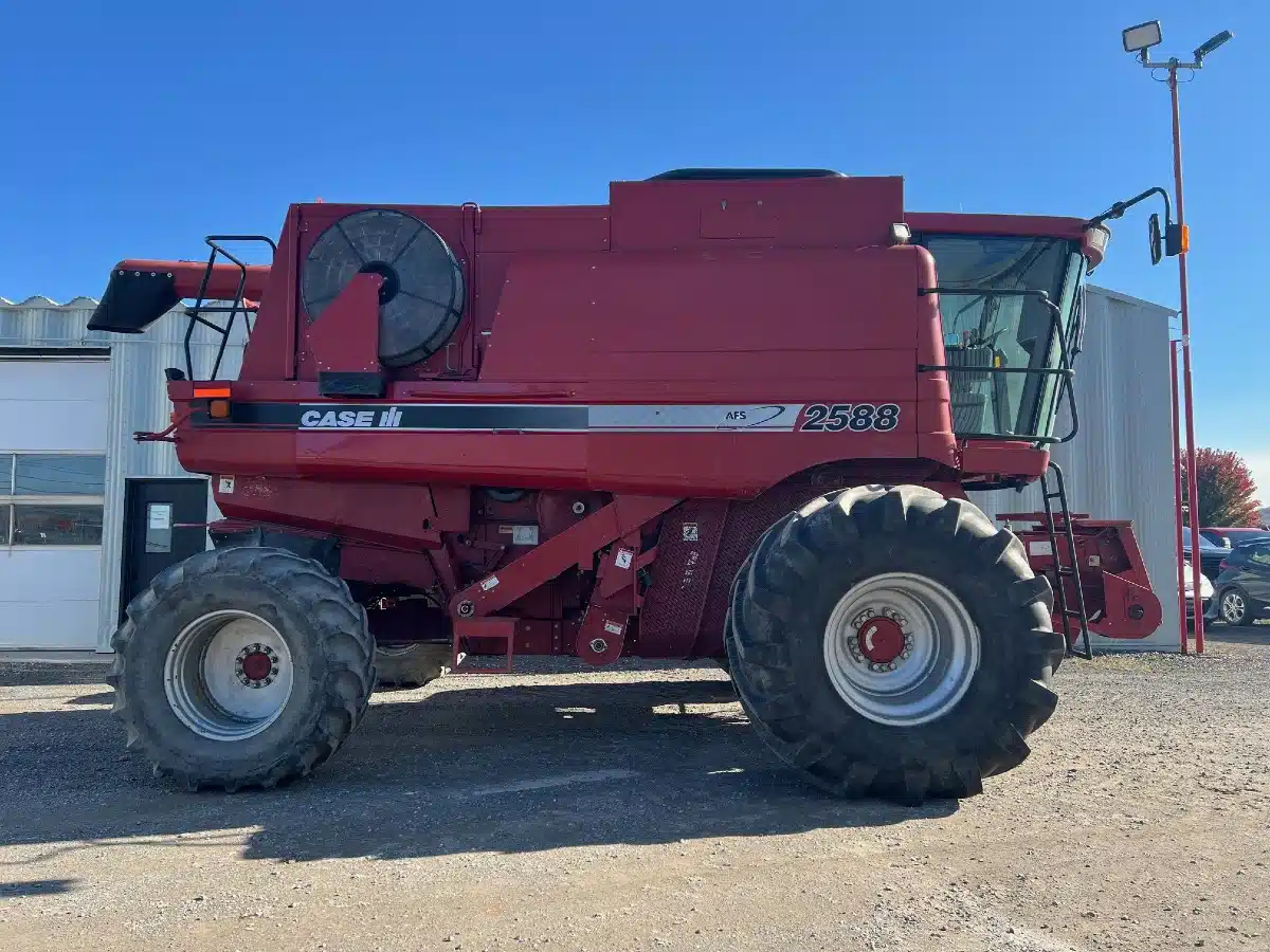 Gallery image 2 for Used 2006 Case IH 2588 Combine