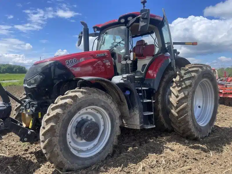 Gallery image 1 for 2024 Case IH OPTUM 300 Tractor
