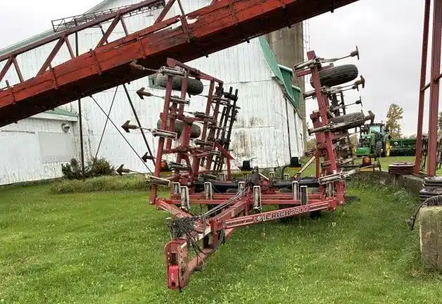 Gallery image 2 for Used 2010 Wil-Rich 2800 Cultivator