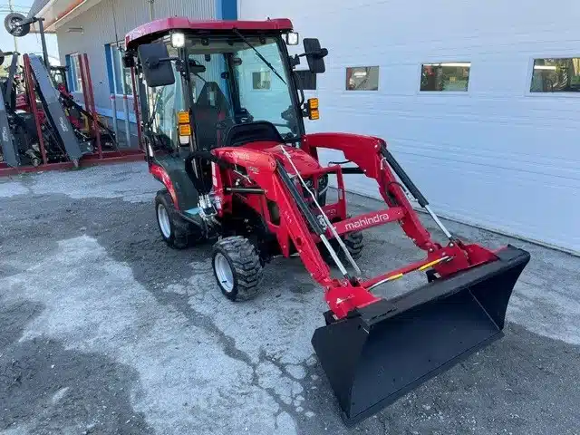 Photo de la Galerie 1 pour 2024 Mahindra 1123 HST Tracteur