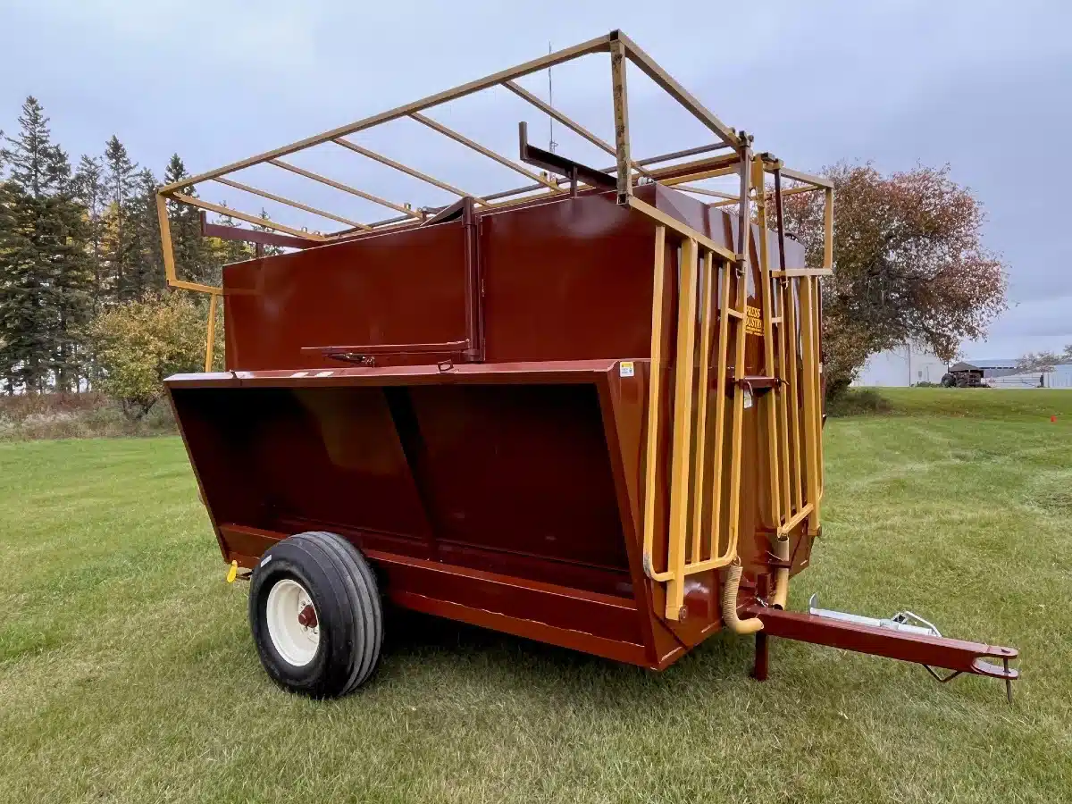 Gallery image 2 for New Cypress Industries 330 CREEP FEEDER Creep Feeder