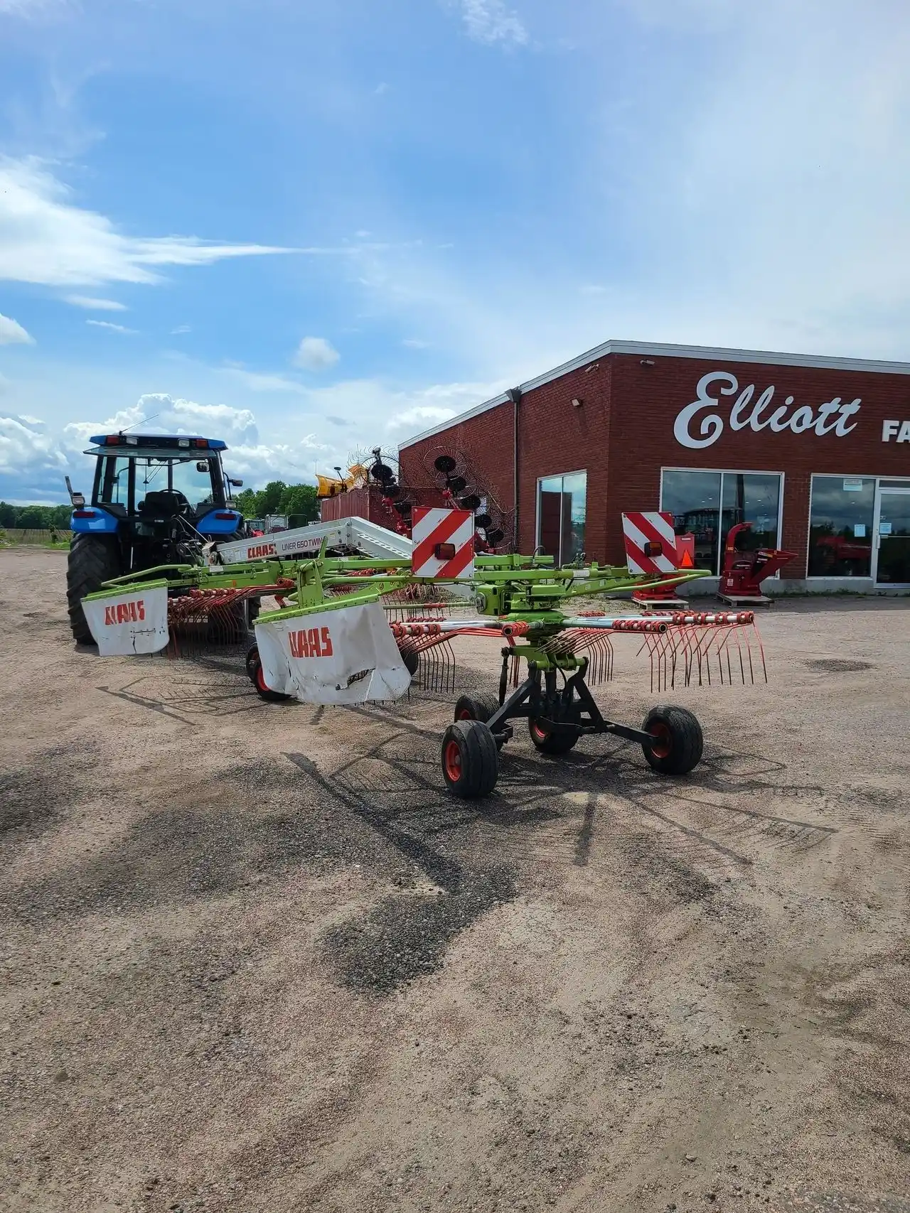 Gallery image 2 for Used 2013 CLAAS liner 650 twin Rake