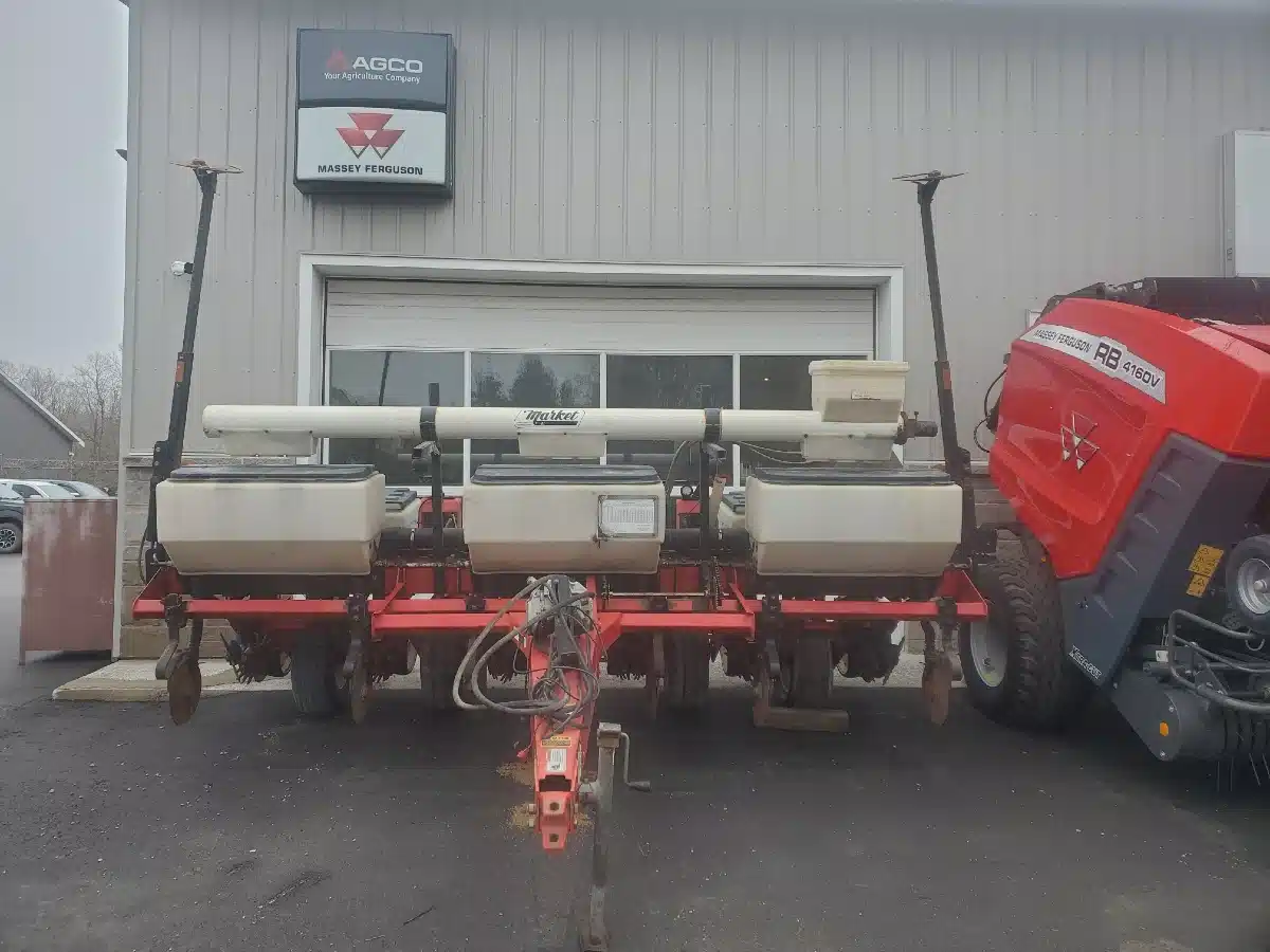 Gallery image 2 for Used 2002 White 6100 Planter