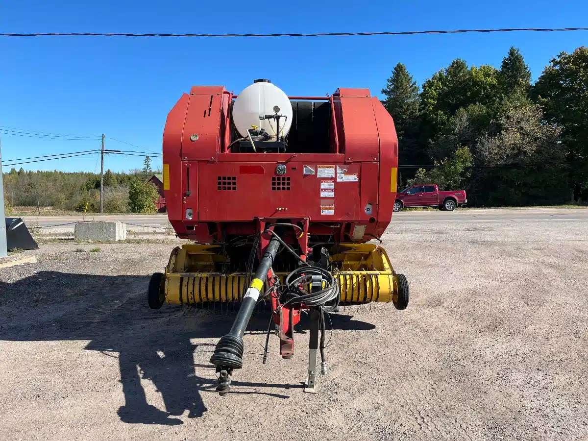 Gallery image 2 for Used New Holland BR7060 Round Baler