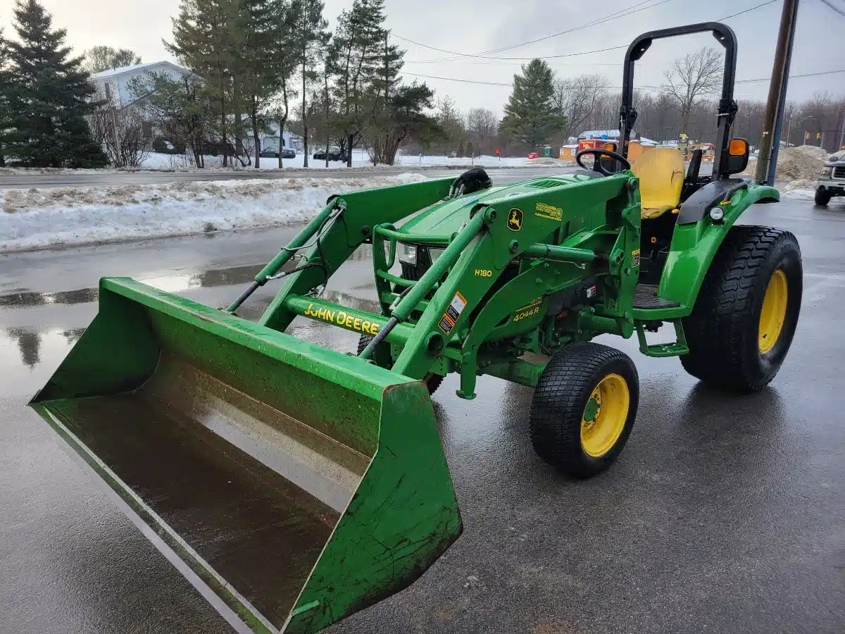 Gallery image 2 for 2000 John Deere 4044R Tractor