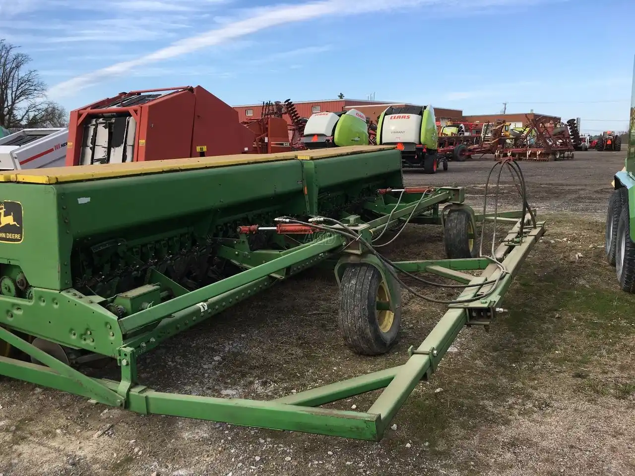 Gallery image 2 for Used John Deere 9350 Drill