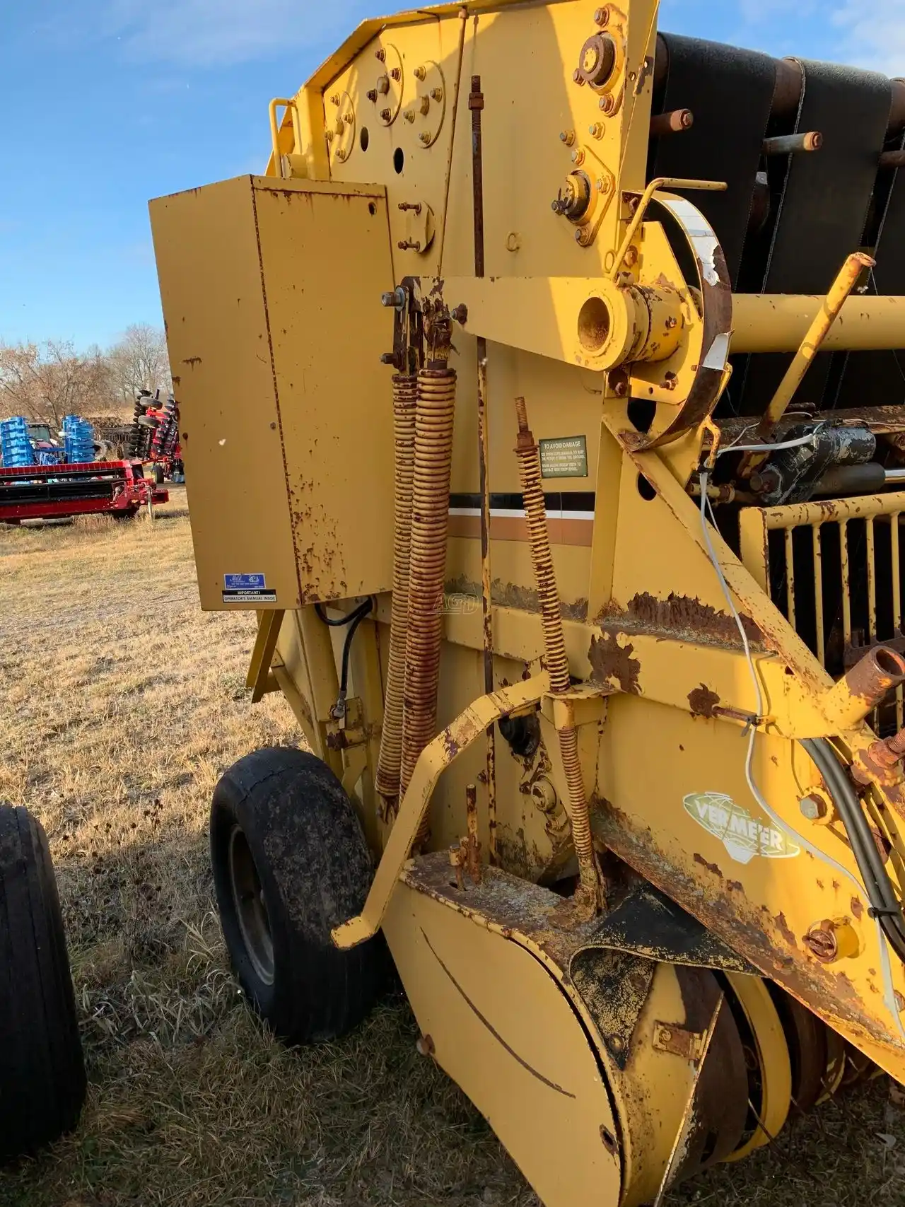 Gallery image 2 for Used Vermeer 504G Round Baler