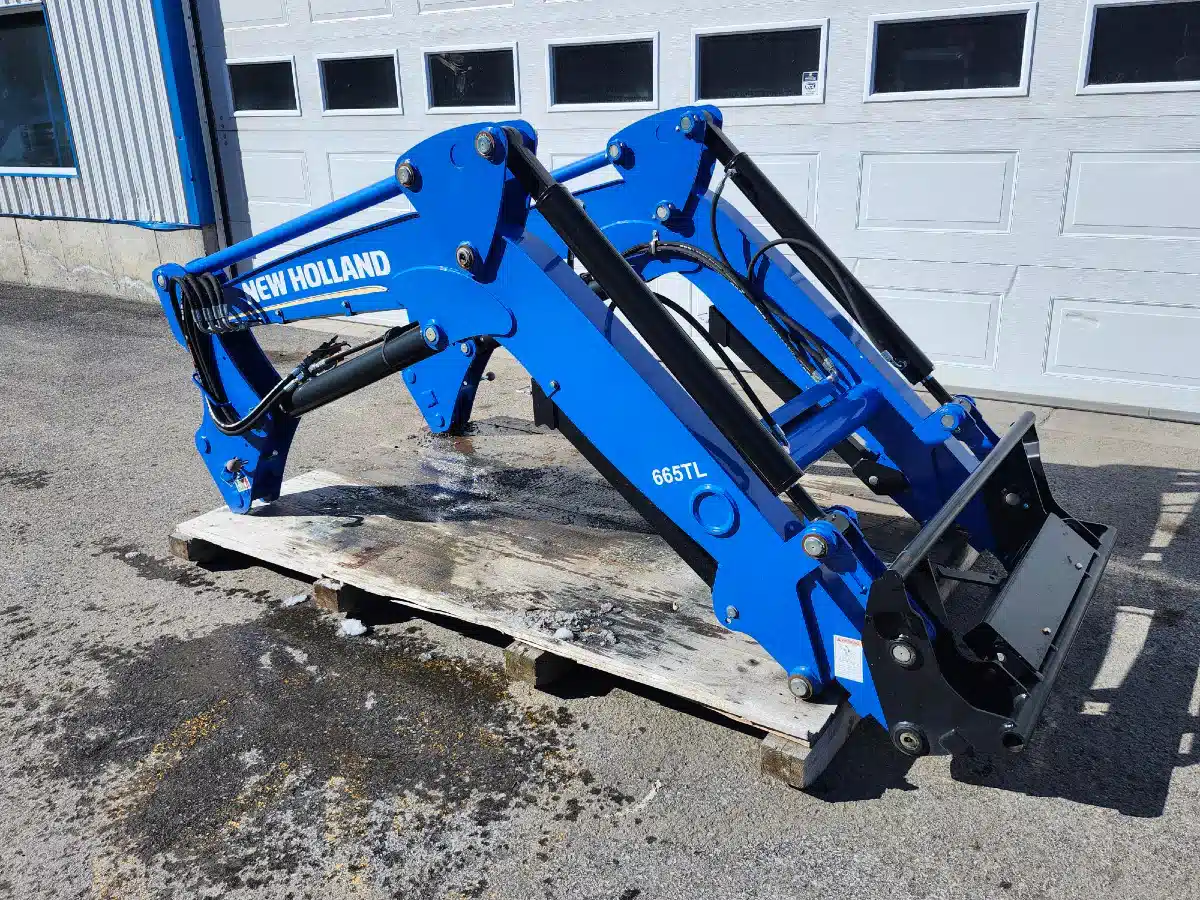 Gallery image 2 for Used 2020 New Holland 665TL Front End Loader