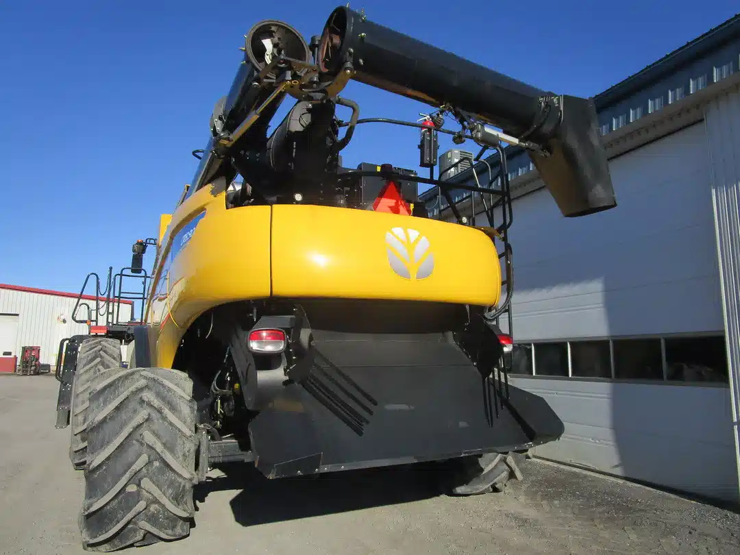 Gallery image 2 for 2018 New Holland CR8.90 Combine