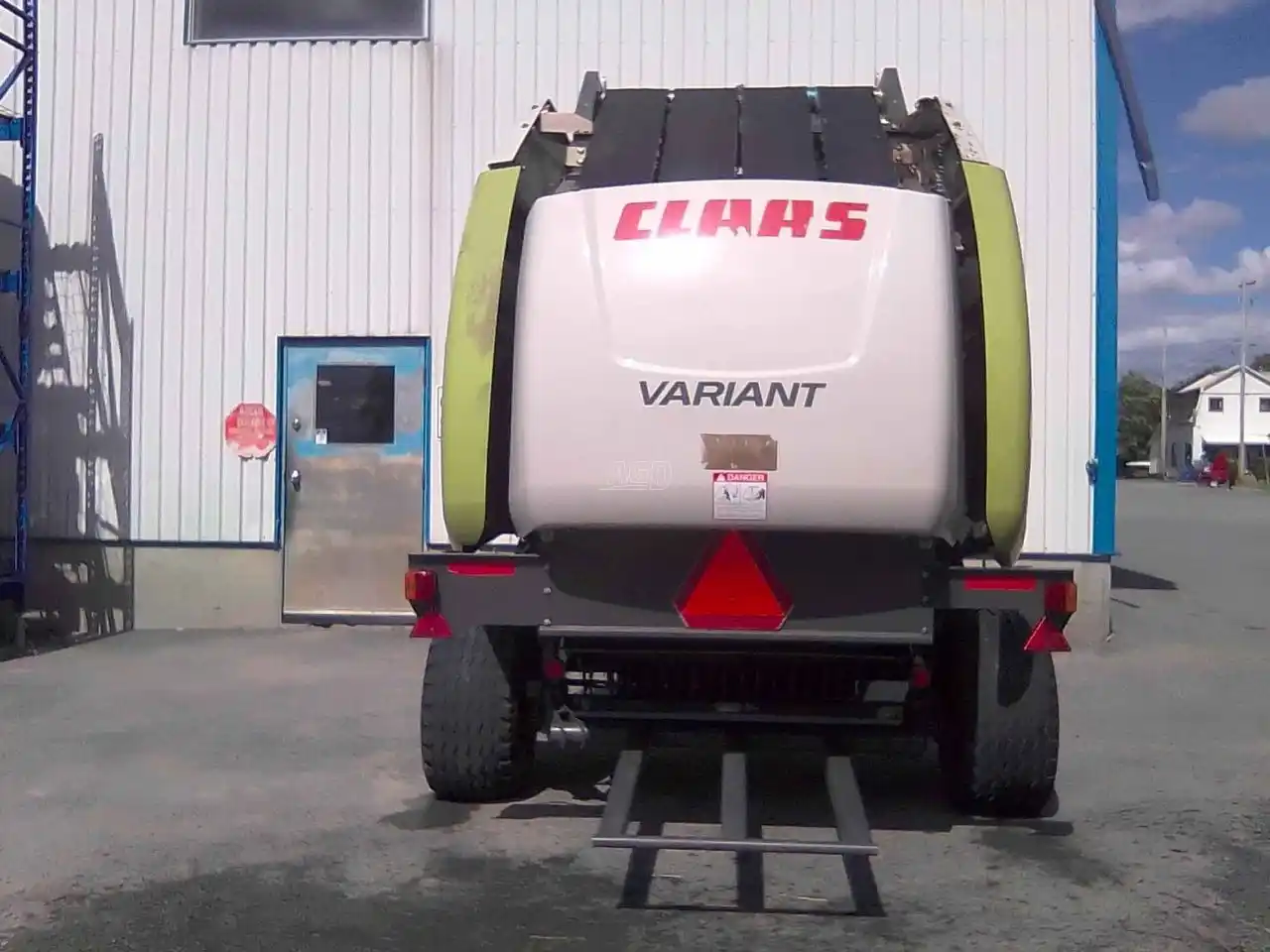 Gallery image 2 for Used 2011 CLAAS VARIANT 380RC Round Baler