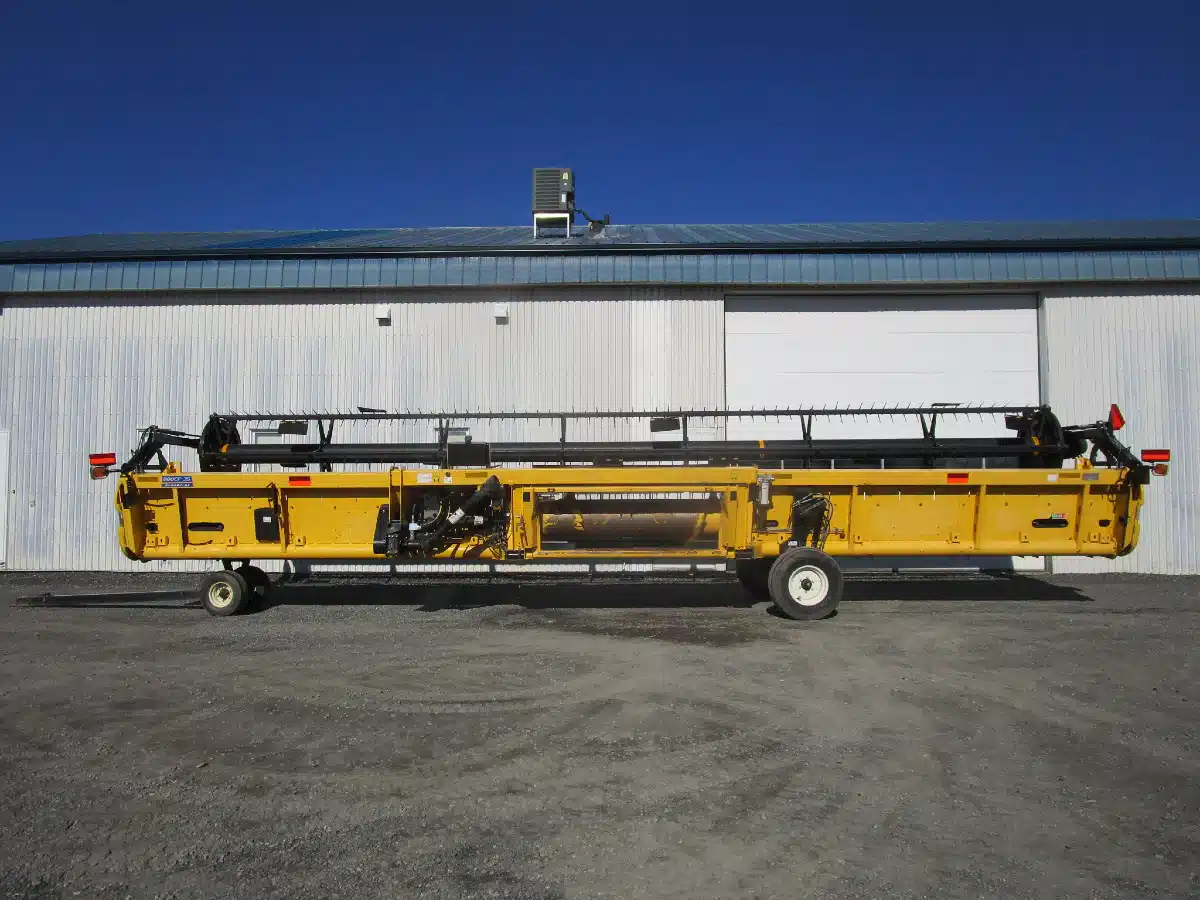 Gallery image 2 for Used 2018 New Holland 880CF Header - Draper