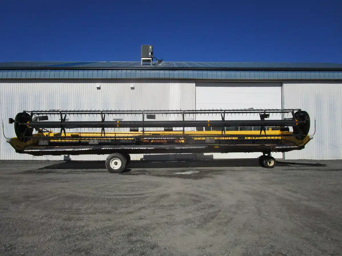 Gallery image 1 for Used 2018 New Holland 880CF Header - Draper