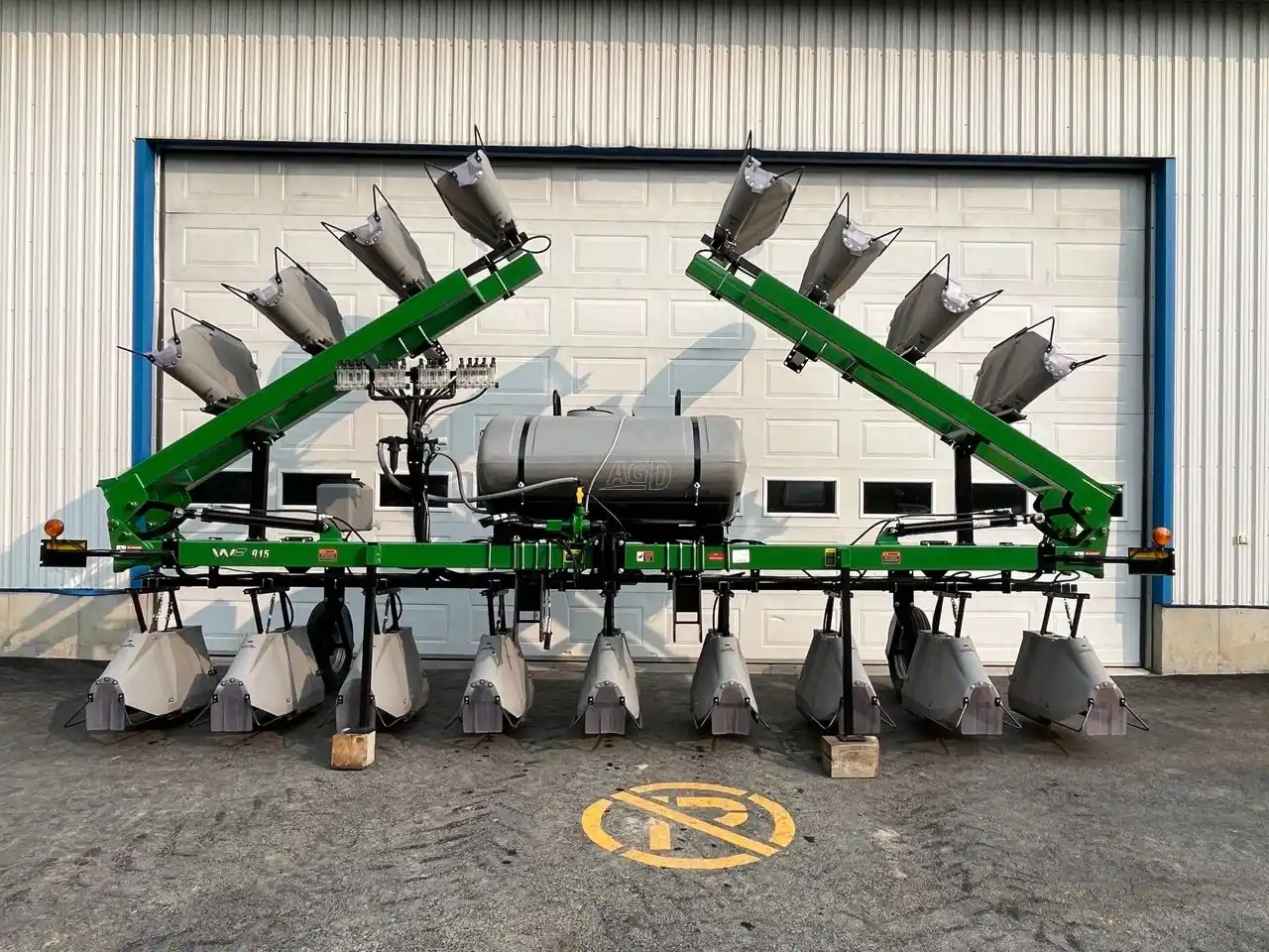 Gallery image 1 for 2022 Willmar 17 rangs Hoe