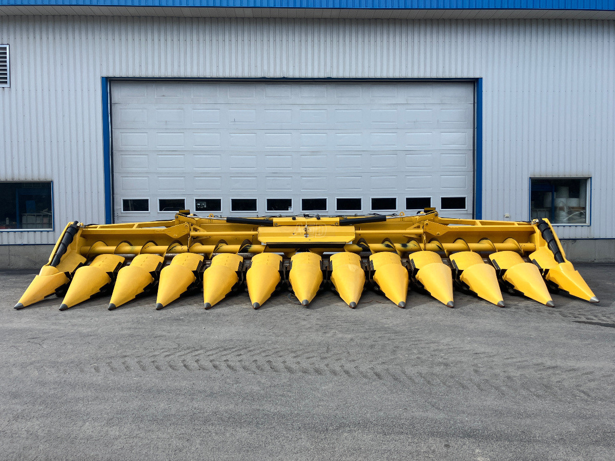 Gallery image 1 for Used 2013 New Holland 980CF Header - Row Crop