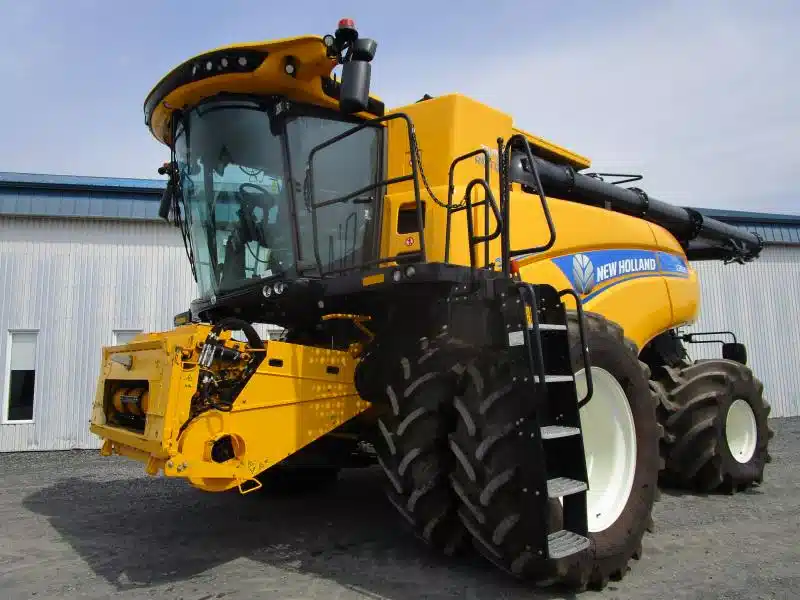 Gallery image 2 for 2023 New Holland CR8.90 Combine