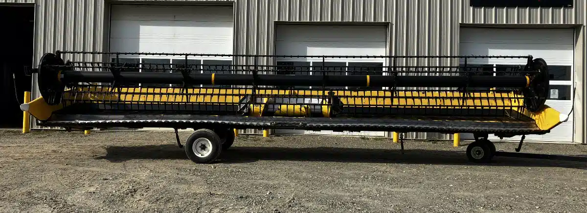 Gallery image 1 for Used 2016 New Holland 880CF Header - Draper