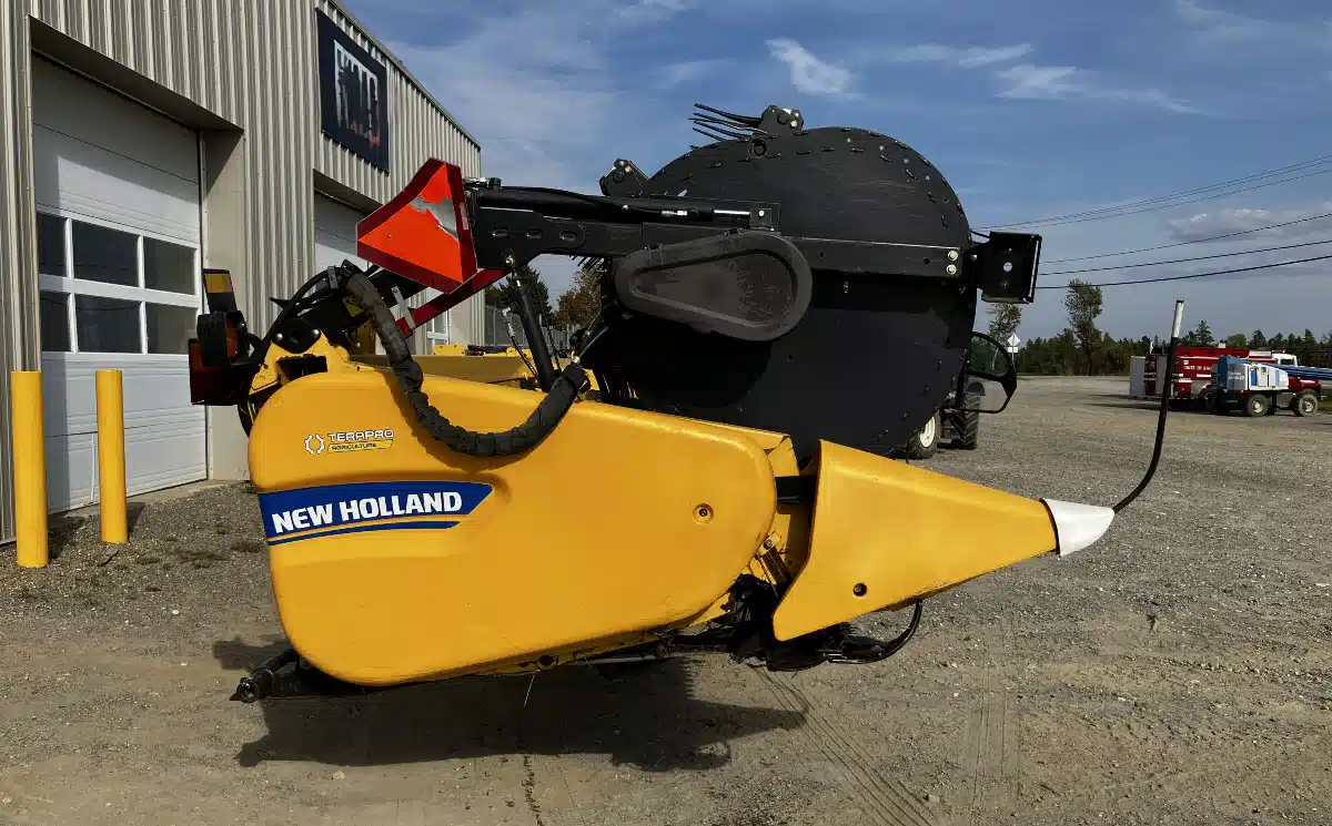 Gallery image 2 for Used 2016 New Holland 880CF Header - Draper