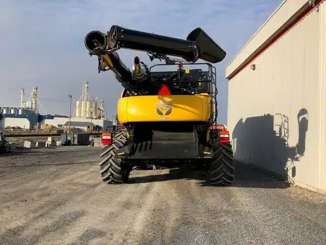 Gallery image 2 for Used 2022 New Holland CR8.90 Combine