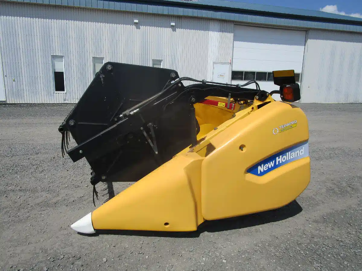 Gallery image 2 for Used 2012 New Holland 740CF Header - Flex