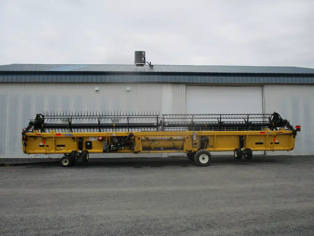 Gallery image 2 for Used 2019 New Holland 880CF Header - Draper