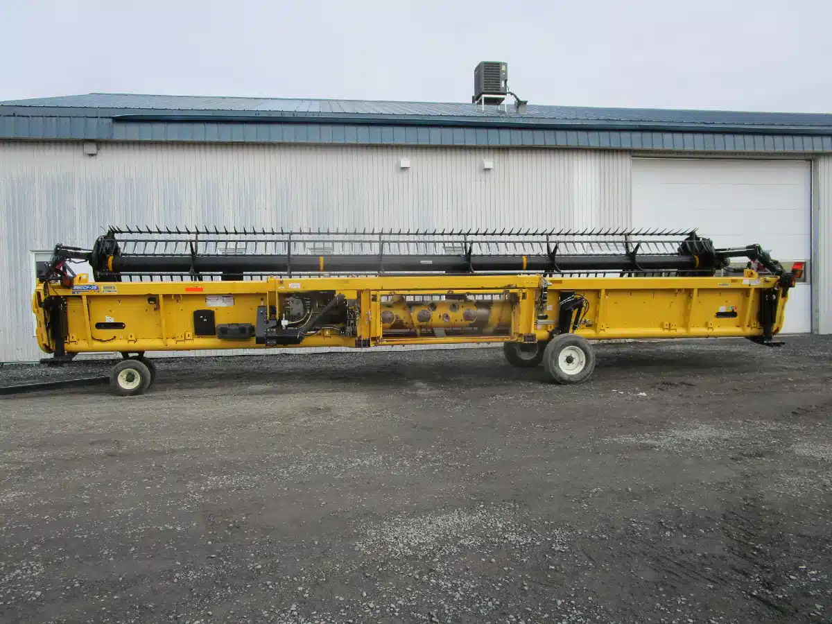 Gallery image 2 for Used 2015 New Holland 880CF Header - Draper