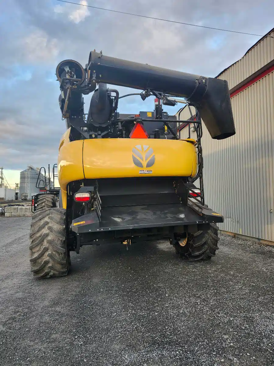 Gallery image 2 for Used 2019 New Holland CR8.90 Combine