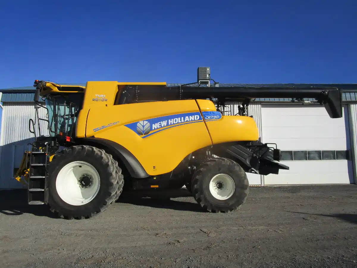 Gallery image 2 for 2022 New Holland CR7.90 Combine